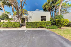 597 LAKESIDE DRIVE, BRADENTON, FL 34210 Sold 01/30/25