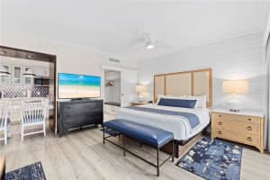 230 SANDS POINT ROAD, LONGBOAT KEY, FL 34228 Sold 12/23/24