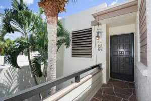 702 OAKVIEW DRIVE, BRADENTON, FL 34210 Sold 02/07/25