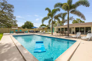 322 SUWANEE AVENUE, SARASOTA, FL 34243 Sold 03/12/25