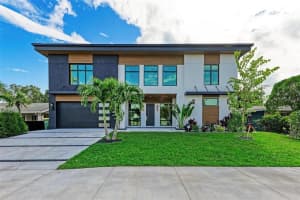 2116 HYDE PARK STREET, SARASOTA, FL 34239 Sold 01/15/25