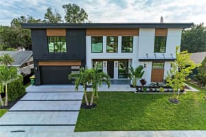 2116 HYDE PARK STREET, SARASOTA, FL 34239 Sold 01/15/25