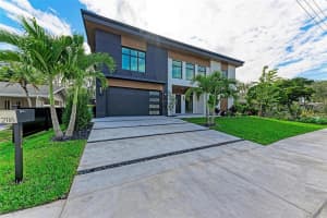 2116 HYDE PARK STREET, SARASOTA, FL 34239 Sold 01/15/25