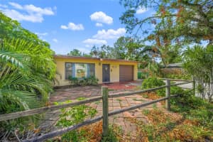 2426 CALAMONGA LANE, SARASOTA, FL 34239 Sold 04/30/25