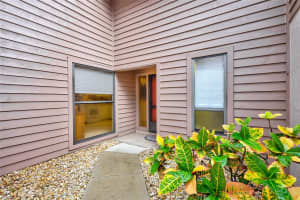 3956 WILSHIRE CIRCLE, SARASOTA, FL 34238 Sold 01/03/25