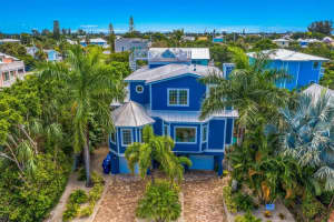 111 81ST STREET, HOLMES BEACH, FL 34217 Sold 12/04/24