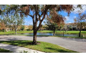 3880 82ND AVENUE CIRCLE, SARASOTA, FL 34243 - MLS#MFRA4628635