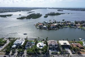 864 SIESTA DRIVE, SARASOTA, FL 34242 Sold 01/29/25