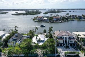 864 SIESTA DRIVE, SARASOTA, FL 34242 Sold 01/29/25