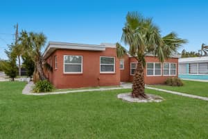 2715 AVENUE C, HOLMES BEACH, FL 34217 Sold 12/27/24