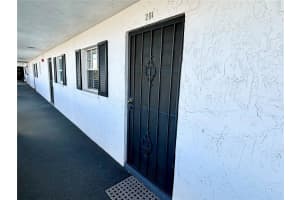 102 46TH AVENUE TERRACE, BRADENTON, FL 34207 Sold 02/07/25