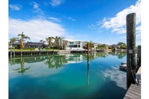 526 SPOONBILL DRIVE, SARASOTA, FL 34236 Sold 01/30/25