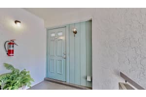 2447 TWIN DRIVE, SARASOTA, FL 34234 Sold 04/08/25