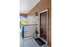 8377 38TH STREET CIRCLE, SARASOTA, FL 34243 - MLS#MFRA4629276