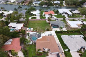 SOUTHPOINTE DR, SARASOTA, FL 34231 - MLS#MFRA4629309