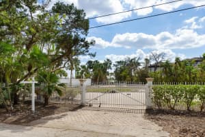 546 FREELING DRIVE, SARASOTA, FL 34242 Sold 04/10/25