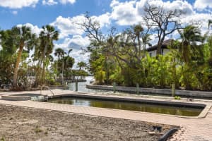 546 FREELING DRIVE, SARASOTA, FL 34242 Sold 04/10/25