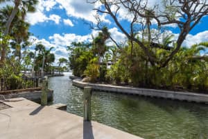546 FREELING DRIVE, SARASOTA, FL 34242 Sold 04/10/25