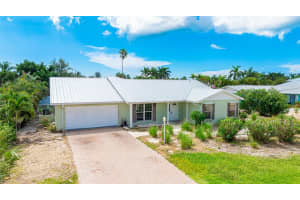 678 KEY ROYALE DRIVE, HOLMES BEACH, FL 34217 Sold 12/11/24