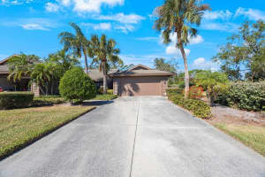 7104 SAINT ANDREWS LANE, SARASOTA, FL 34243 Sold 12/23/24