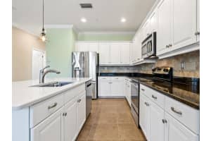 8133 MIRAMAR WAY, LAKEWOOD RANCH, FL 34202 - MLS#MFRA4629809