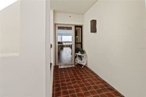 1930 HARBOURSIDE DRIVE, LONGBOAT KEY, FL 34228 Sold 04/17/25