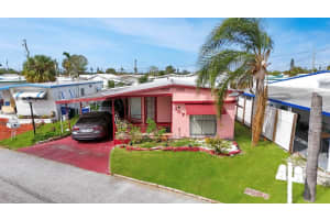 307 52ND AVENUE PLAZA, BRADENTON, FL 34207 Sold 01/23/25