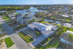 523 72ND STREET, HOLMES BEACH, FL 34217 Sold 01/06/25