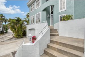 3927 SOMERSET DRIVE, SARASOTA, FL 34242 Sold 04/14/25