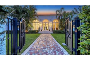 1682 HAWTHORNE STREET, SARASOTA, FL 34239 Sold 06/30/25