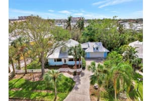 713 EAGLE POINT DRIVE, VENICE, FL 34285 Sold 01/17/25