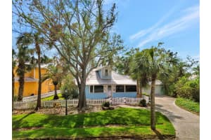713 EAGLE POINT DRIVE, VENICE, FL 34285 Sold 01/17/25