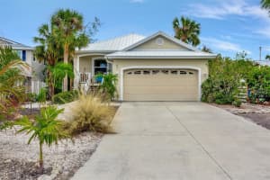 421 ISLAND CIRCLE, SARASOTA, FL 34242 Sold 02/20/25