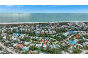 421 ISLAND CIRCLE, SARASOTA, FL 34242 Sold 02/20/25