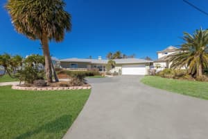 632 KEY ROYALE DRIVE, HOLMES BEACH, FL 34217 Sold 01/22/25