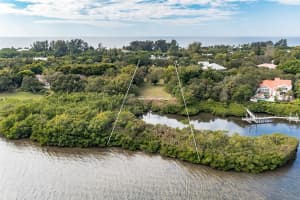 7707 MIDNIGHT PASS ROAD, SARASOTA, FL 34242 - MLS#MFRA4630506