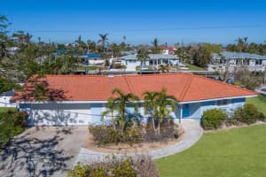 621 EMERALD LANE, HOLMES BEACH, FL 34217 Sold 02/05/25