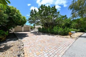 530 FREELING DRIVE, SARASOTA, FL 34242 Sold 04/10/25