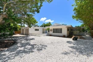 530 FREELING DRIVE, SARASOTA, FL 34242 Sold 04/10/25