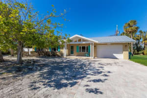 204 75TH STREET, HOLMES BEACH, FL 34217 Sold 01/10/25