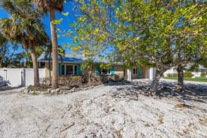 204 75TH STREET, HOLMES BEACH, FL 34217 Sold 01/10/25