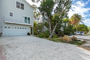 6250 HOLMES BOULEVARD, HOLMES BEACH, FL 34217 Sold 01/17/25