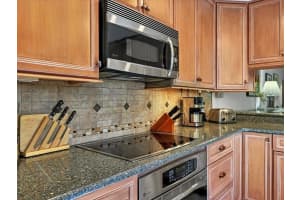 4002 WILSHIRE CIRCLE, SARASOTA, FL 34238 Sold 07/02/25