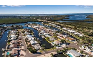 10307 Sandpiper Rd W, BRADENTON