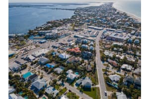 5607 HOLMES BOULEVARD, HOLMES BEACH, FL 34217 Sold 05/13/25
