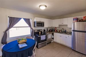 2917 OAK STREET, SARASOTA, FL 34237 Sold 01/24/25