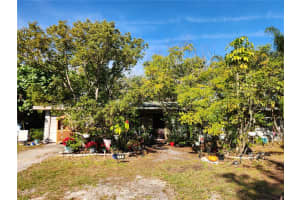 3181 IRVING STREET, SARASOTA, FL 34237 - MLS#MFRA4631777