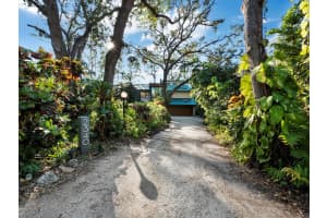 2340 ARDEN DRIVE, SARASOTA, FL 34232 Sold 01/15/25