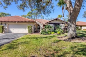 5561 GOLF POINTE DRIVE, SARASOTA, FL 34243 Sold 04/22/25