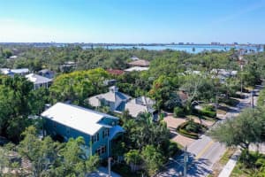 1732 HILLVIEW STREET, SARASOTA, FL 34239 - MLS#MFRA4631892